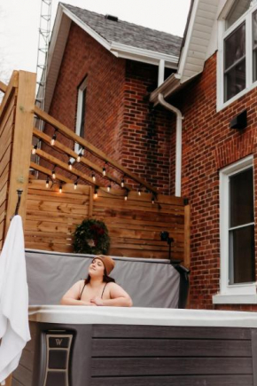 Lakeview Luxury Farmhouse Retreat - Hot Tub - Games Room